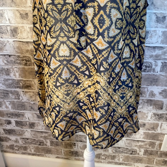 a.n.a. Sleeveless blouse. V-neck. Size L. Navy blue/mustard yellow/orange. - Picture 6 of 12